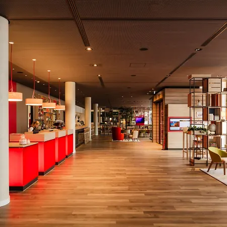 Intercityhotel Otel 4*